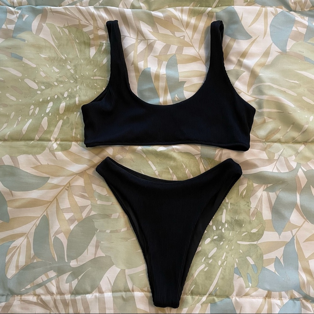 Buff Bunny Chasing Waterfalls Set - Onyx